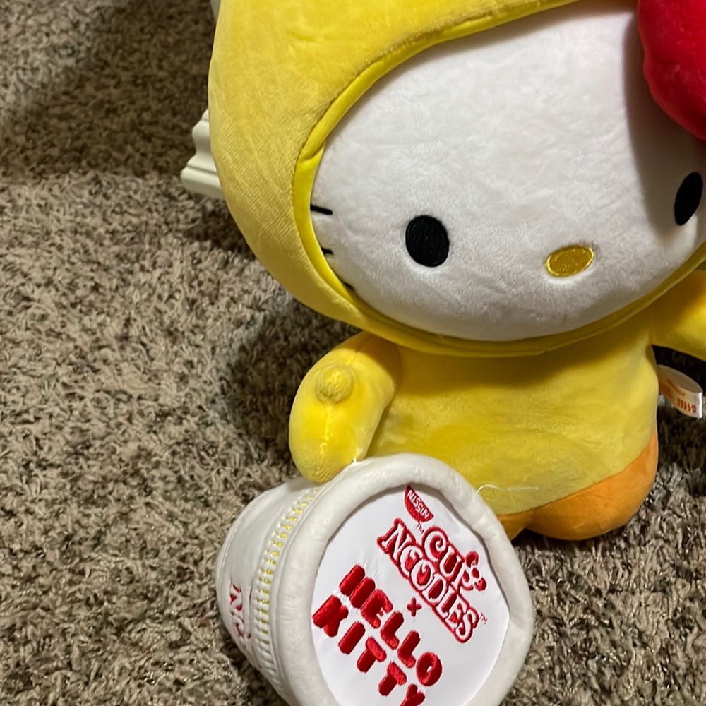 Hello kitty x cup noodles